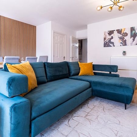 Modern And Spacious Home From Home 1 Mile From M1 - With Netflix, Prime Video, Ps5, Free Parking, Superfast Wifi, Bbq - Sleeps 11 - By Brightleap Apartments Milton Keynes Buitenkant foto