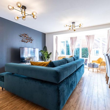 Modern And Spacious Home From Home 1 Mile From M1 - With Netflix, Prime Video, Ps5, Free Parking, Superfast Wifi, Bbq - Sleeps 11 - By Brightleap Apartments Milton Keynes Buitenkant foto