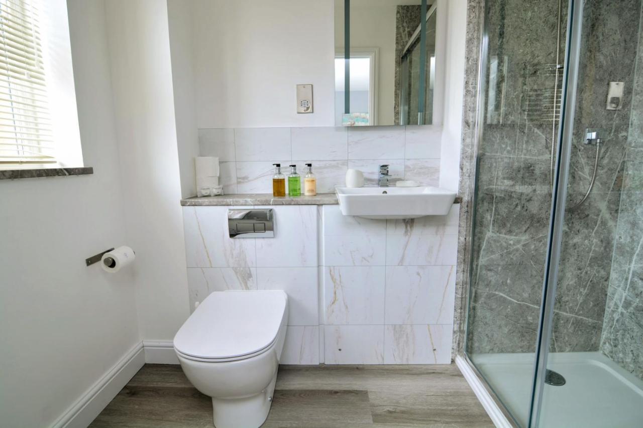 Modern And Spacious Home From Home 1 Mile From M1 - With Netflix, Prime Video, Ps5, Free Parking, Superfast Wifi, Bbq - Sleeps 11 - By Brightleap Apartments Milton Keynes Buitenkant foto