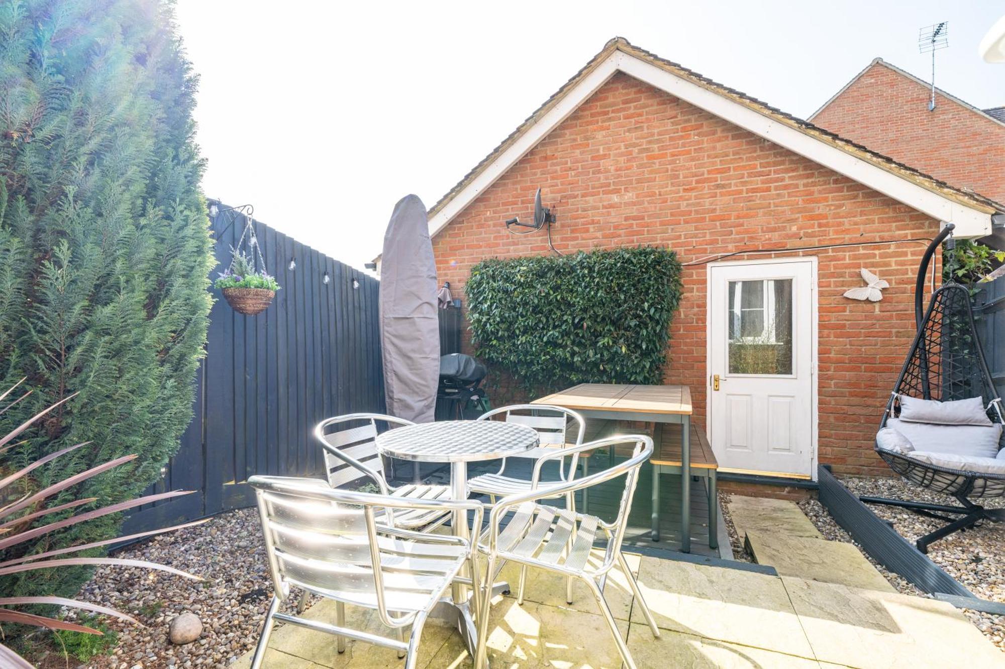 Modern And Spacious Home From Home 1 Mile From M1 - With Netflix, Prime Video, Ps5, Free Parking, Superfast Wifi, Bbq - Sleeps 11 - By Brightleap Apartments Milton Keynes Buitenkant foto