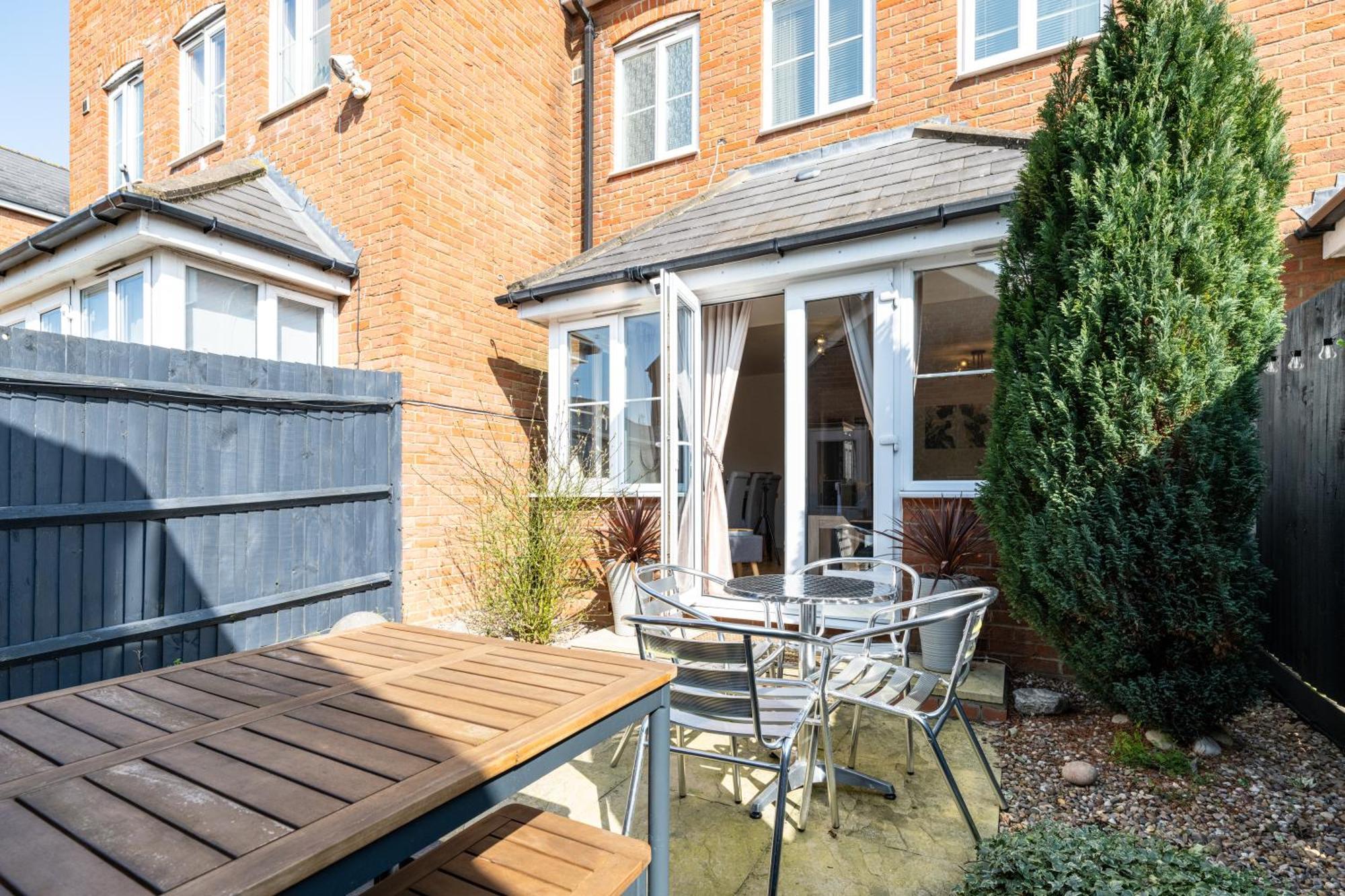 Modern And Spacious Home From Home 1 Mile From M1 - With Netflix, Prime Video, Ps5, Free Parking, Superfast Wifi, Bbq - Sleeps 11 - By Brightleap Apartments Milton Keynes Buitenkant foto
