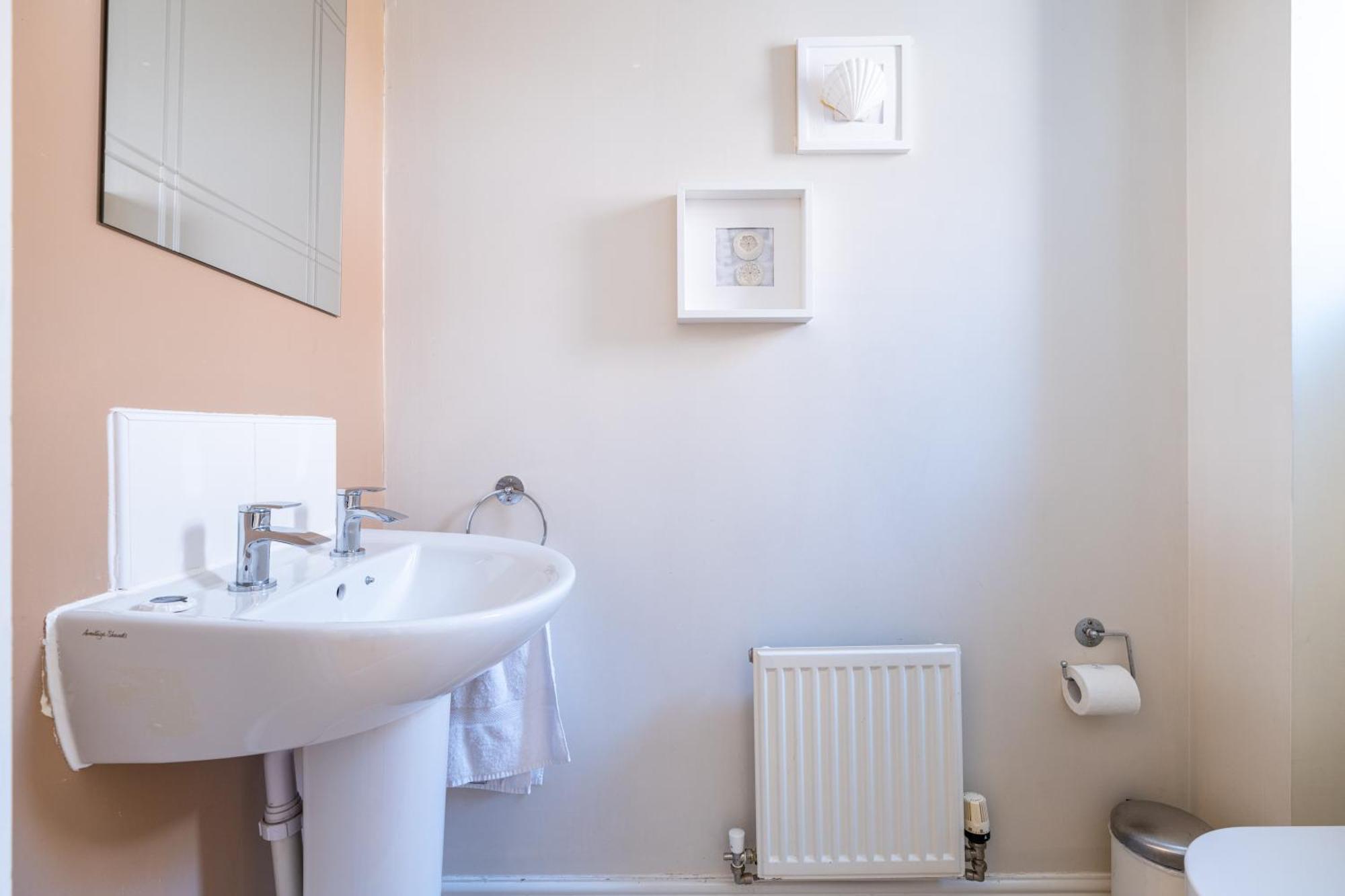 Modern And Spacious Home From Home 1 Mile From M1 - With Netflix, Prime Video, Ps5, Free Parking, Superfast Wifi, Bbq - Sleeps 11 - By Brightleap Apartments Milton Keynes Buitenkant foto