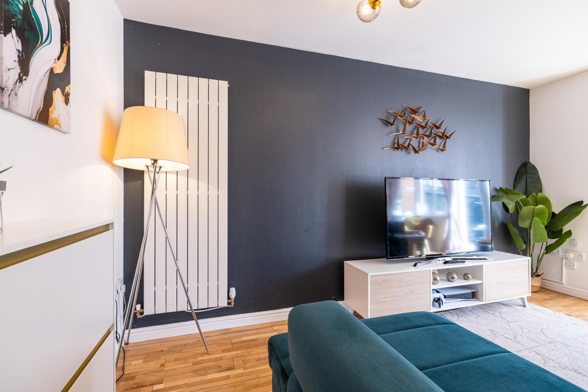Modern And Spacious Home From Home 1 Mile From M1 - With Netflix, Prime Video, Ps5, Free Parking, Superfast Wifi, Bbq - Sleeps 11 - By Brightleap Apartments Milton Keynes Buitenkant foto