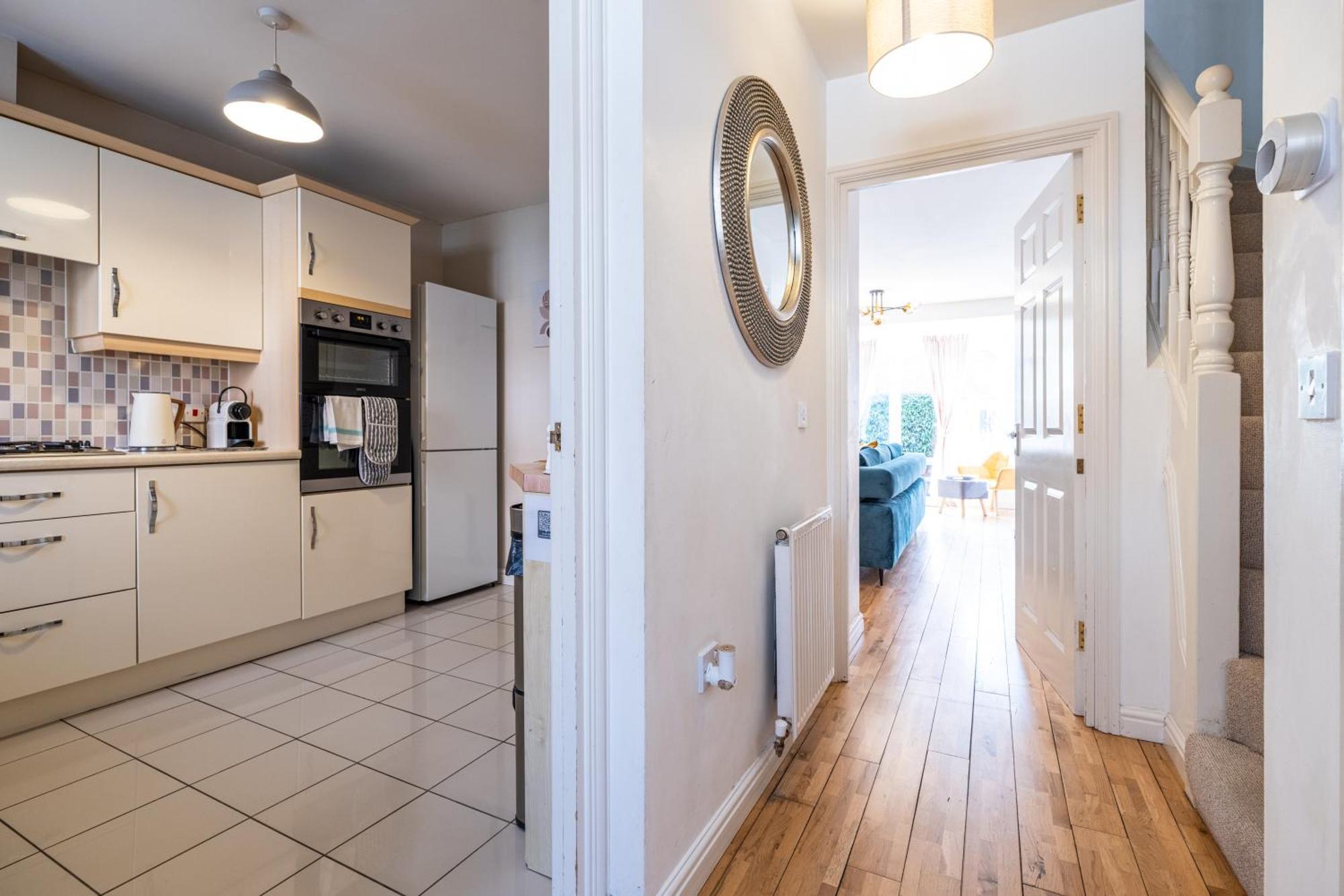 Modern And Spacious Home From Home 1 Mile From M1 - With Netflix, Prime Video, Ps5, Free Parking, Superfast Wifi, Bbq - Sleeps 11 - By Brightleap Apartments Milton Keynes Buitenkant foto