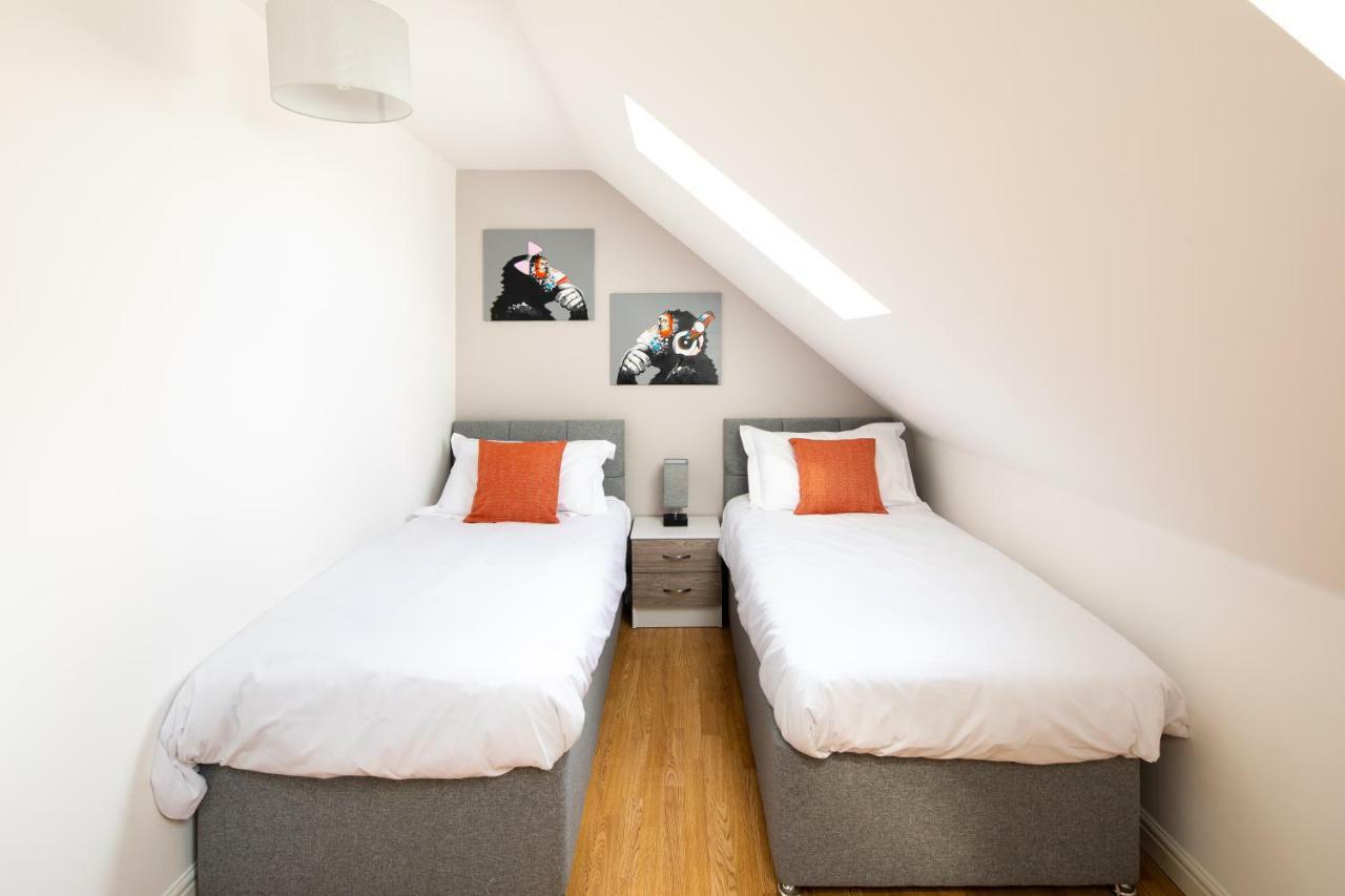 Modern And Spacious Home From Home 1 Mile From M1 - With Netflix, Prime Video, Ps5, Free Parking, Superfast Wifi, Bbq - Sleeps 11 - By Brightleap Apartments Milton Keynes Buitenkant foto