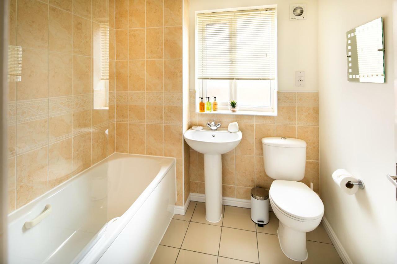 Modern And Spacious Home From Home 1 Mile From M1 - With Netflix, Prime Video, Ps5, Free Parking, Superfast Wifi, Bbq - Sleeps 11 - By Brightleap Apartments Milton Keynes Buitenkant foto