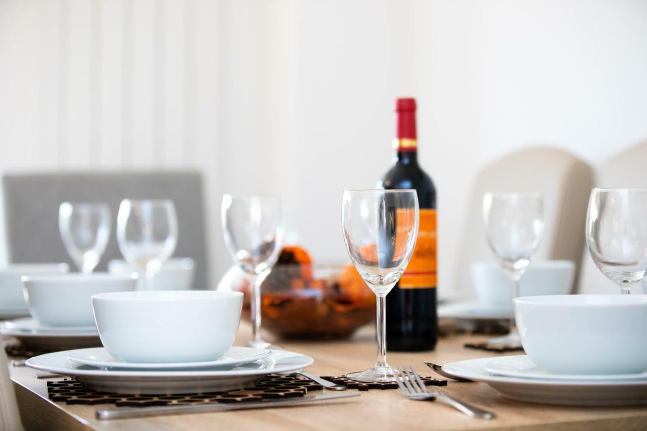 Modern And Spacious Home From Home 1 Mile From M1 - With Netflix, Prime Video, Ps5, Free Parking, Superfast Wifi, Bbq - Sleeps 11 - By Brightleap Apartments Milton Keynes Buitenkant foto