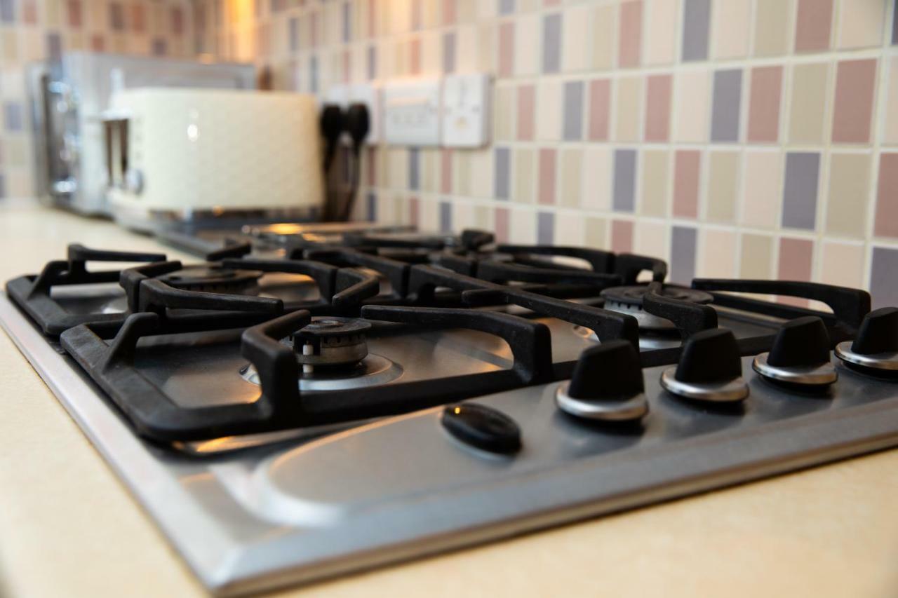 Modern And Spacious Home From Home 1 Mile From M1 - With Netflix, Prime Video, Ps5, Free Parking, Superfast Wifi, Bbq - Sleeps 11 - By Brightleap Apartments Milton Keynes Buitenkant foto