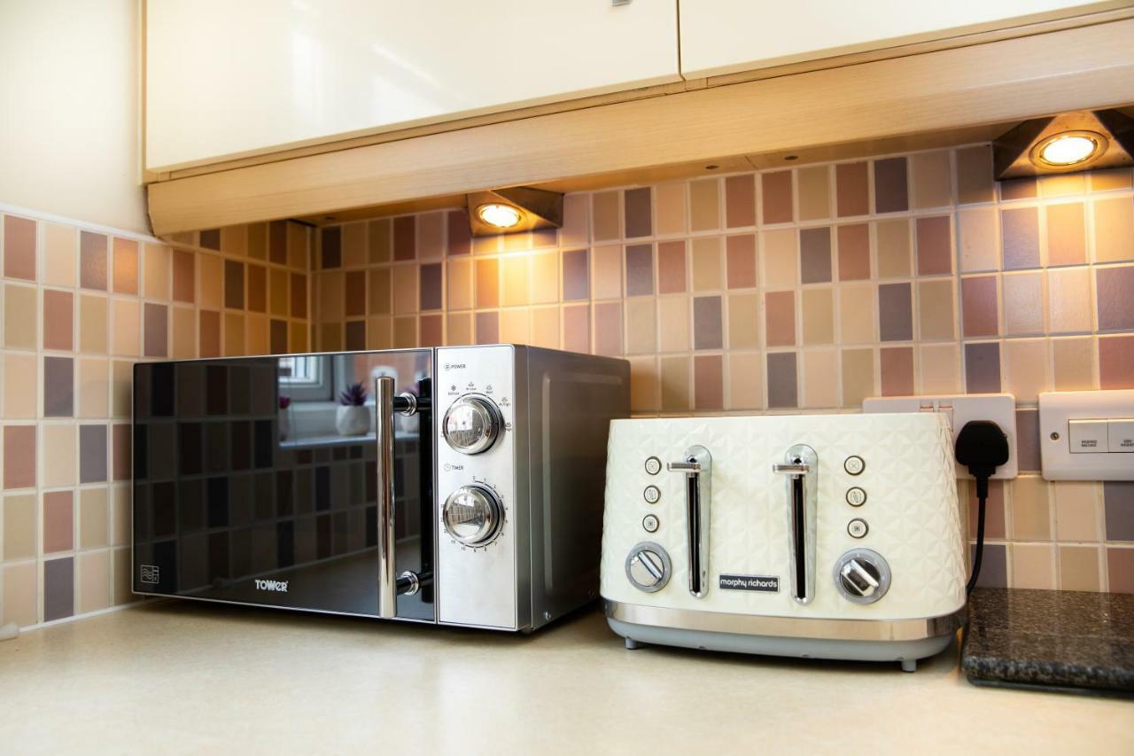 Modern And Spacious Home From Home 1 Mile From M1 - With Netflix, Prime Video, Ps5, Free Parking, Superfast Wifi, Bbq - Sleeps 11 - By Brightleap Apartments Milton Keynes Buitenkant foto
