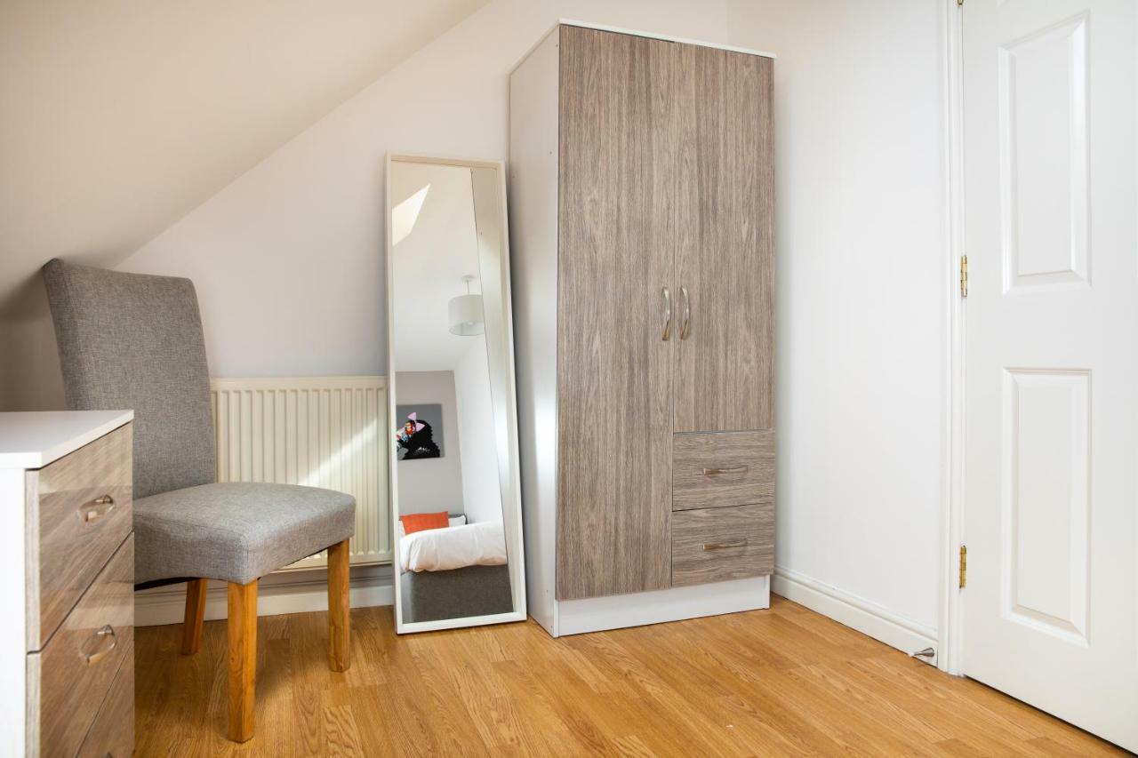 Modern And Spacious Home From Home 1 Mile From M1 - With Netflix, Prime Video, Ps5, Free Parking, Superfast Wifi, Bbq - Sleeps 11 - By Brightleap Apartments Milton Keynes Buitenkant foto