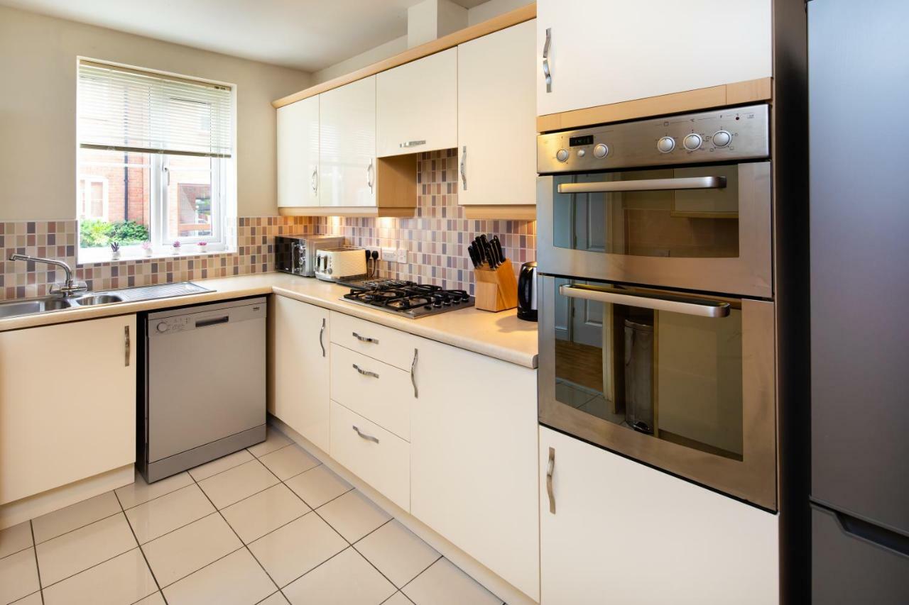 Modern And Spacious Home From Home 1 Mile From M1 - With Netflix, Prime Video, Ps5, Free Parking, Superfast Wifi, Bbq - Sleeps 11 - By Brightleap Apartments Milton Keynes Buitenkant foto