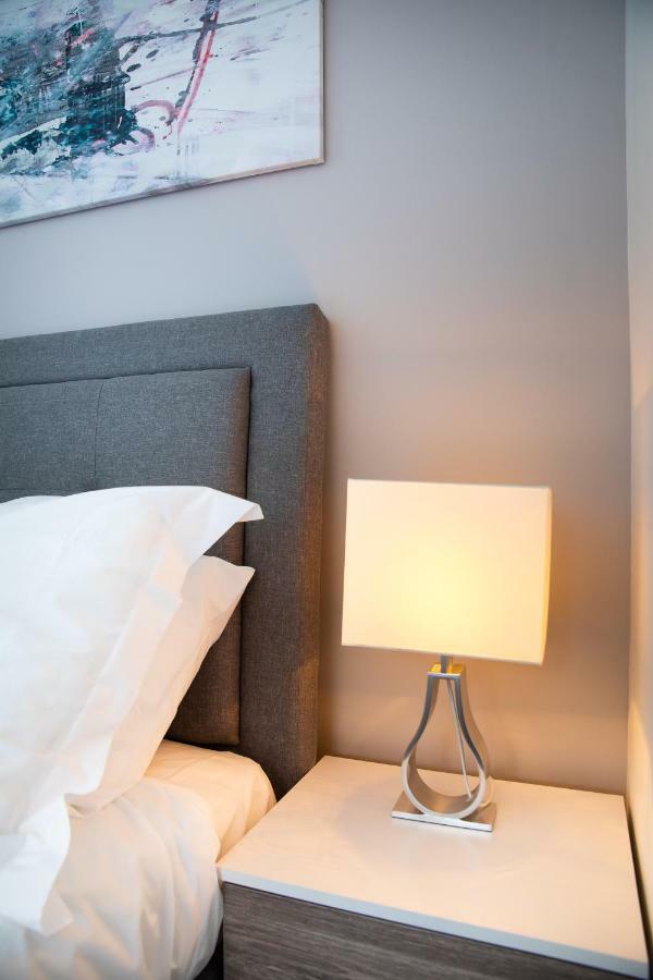 Modern And Spacious Home From Home 1 Mile From M1 - With Netflix, Prime Video, Ps5, Free Parking, Superfast Wifi, Bbq - Sleeps 11 - By Brightleap Apartments Milton Keynes Buitenkant foto