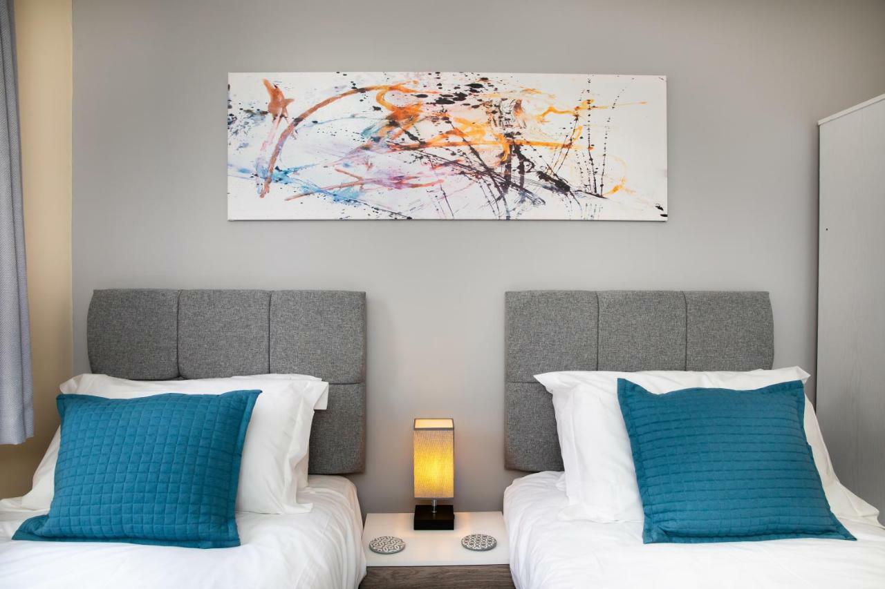 Modern And Spacious Home From Home 1 Mile From M1 - With Netflix, Prime Video, Ps5, Free Parking, Superfast Wifi, Bbq - Sleeps 11 - By Brightleap Apartments Milton Keynes Buitenkant foto